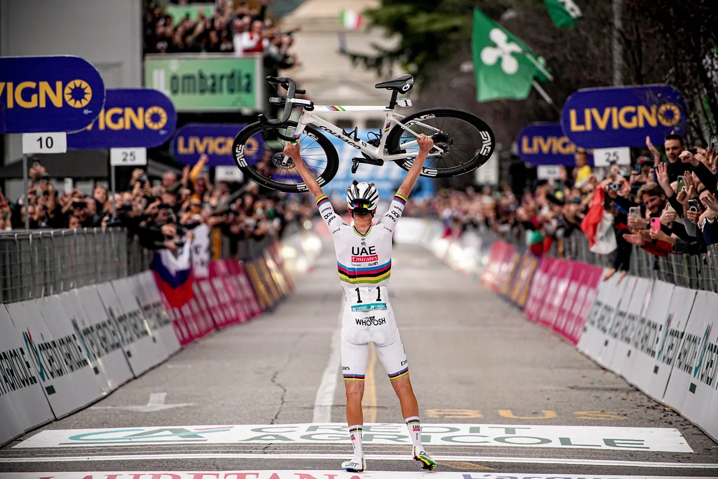 Tadej  Pogacar triumfeeris Lombardia neljandat korda järjest.