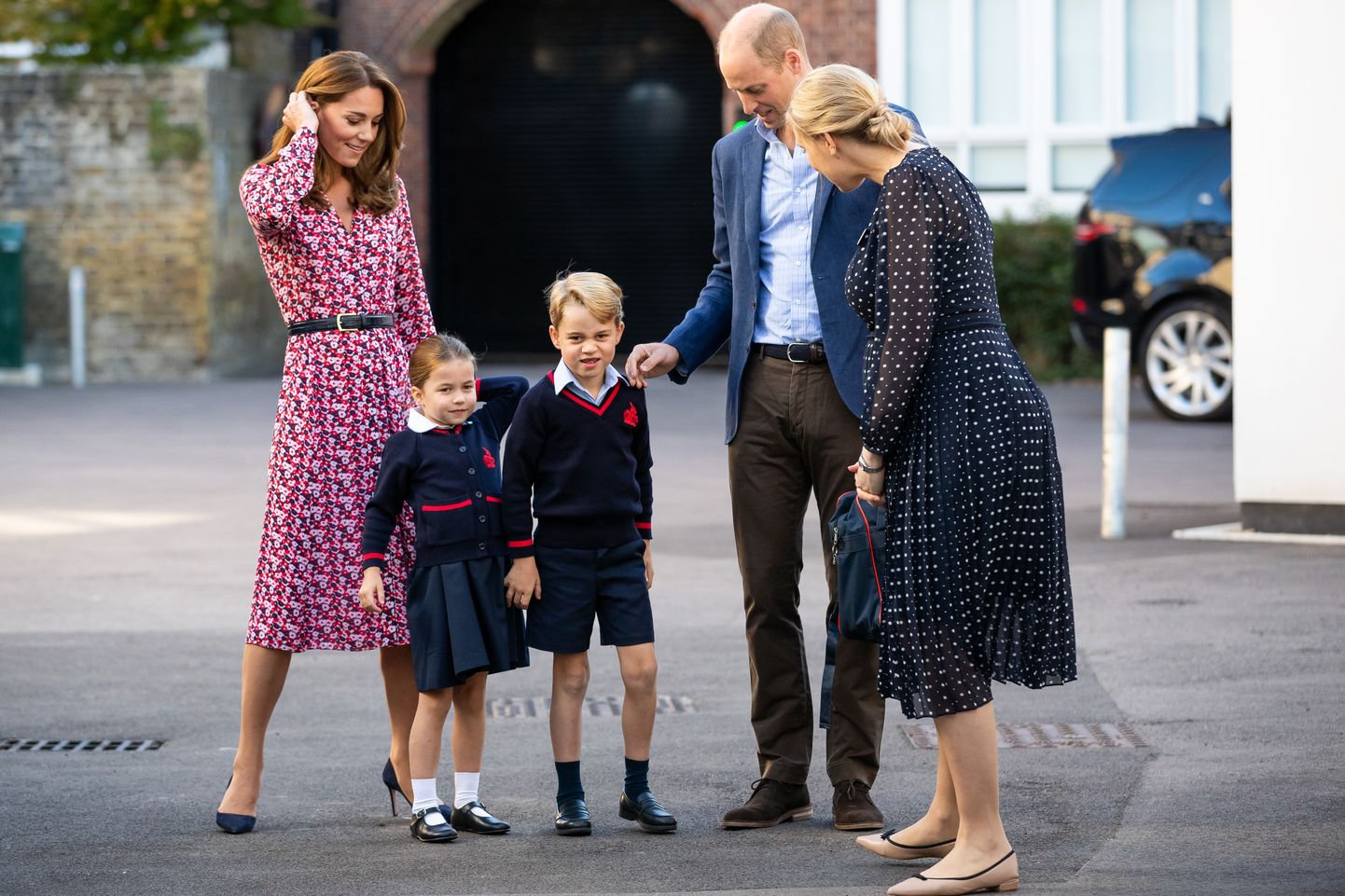 Printsess Charlotte'i esimene koolipäev koos venna, prints George'i, ema, hertsoginna Kate'i ja isa, prints Williamiga.