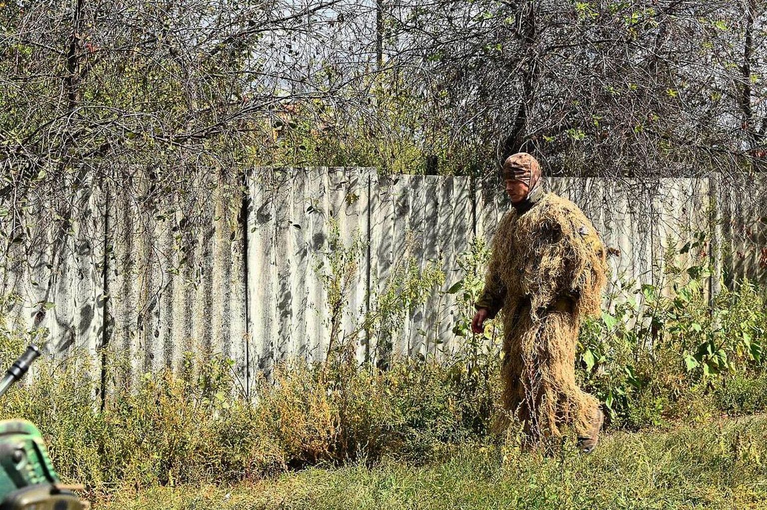 Ukrainā ievainojumus lādiņa sprādzienā guvis Latvijas brīvprātīgais kareivis Sarkanā Lapsa