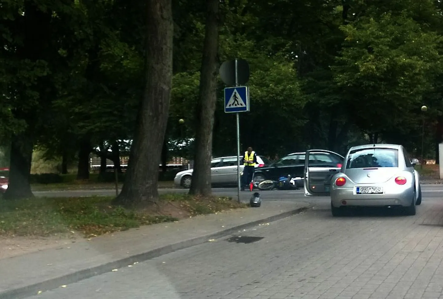 Liiklusõnnetus Tartus Vabaduse puiestee ja Gildi tänava ristmikul 11. septembril, kus põrkasid kokku mootorratas ja sõiduauto.