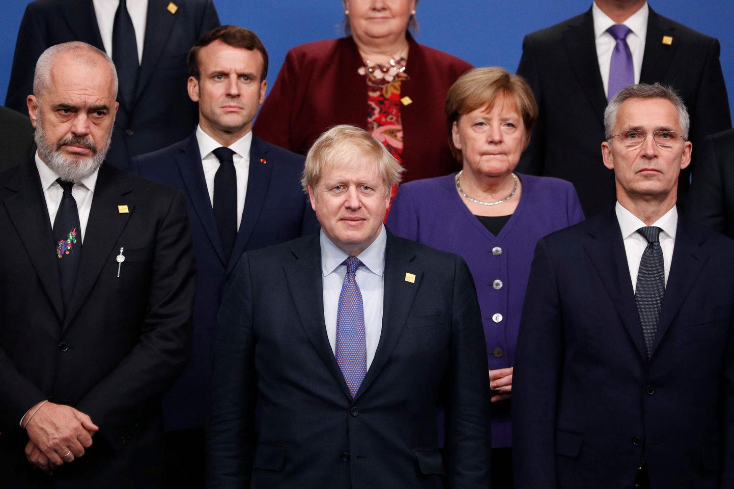 Борис Джонсон, Эмманюэль Макрон и Ангела Меркель на саммите НАТО.