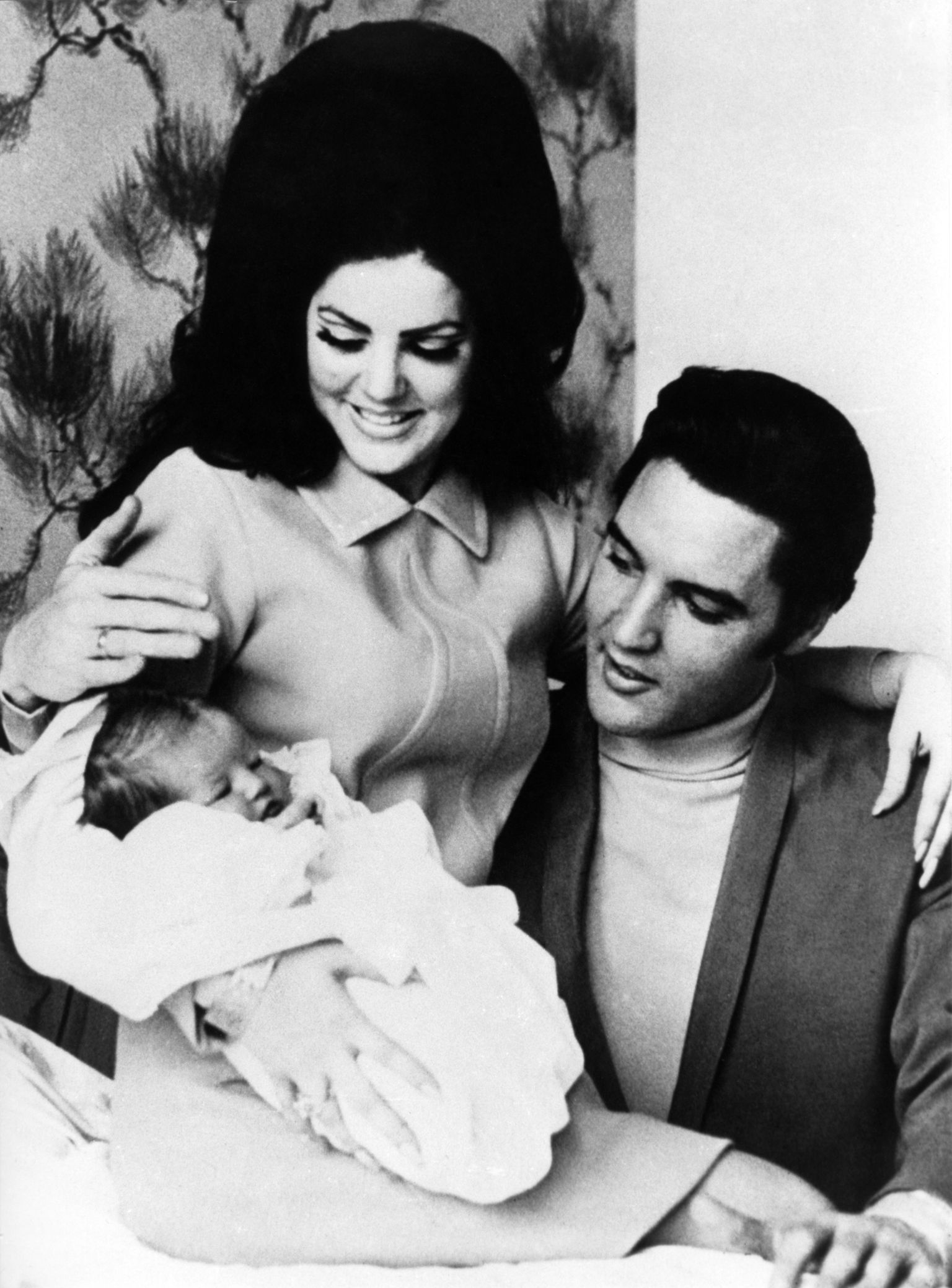Lisa Marie Presley koos ema Priscilla ja isa Elvis Presleyga