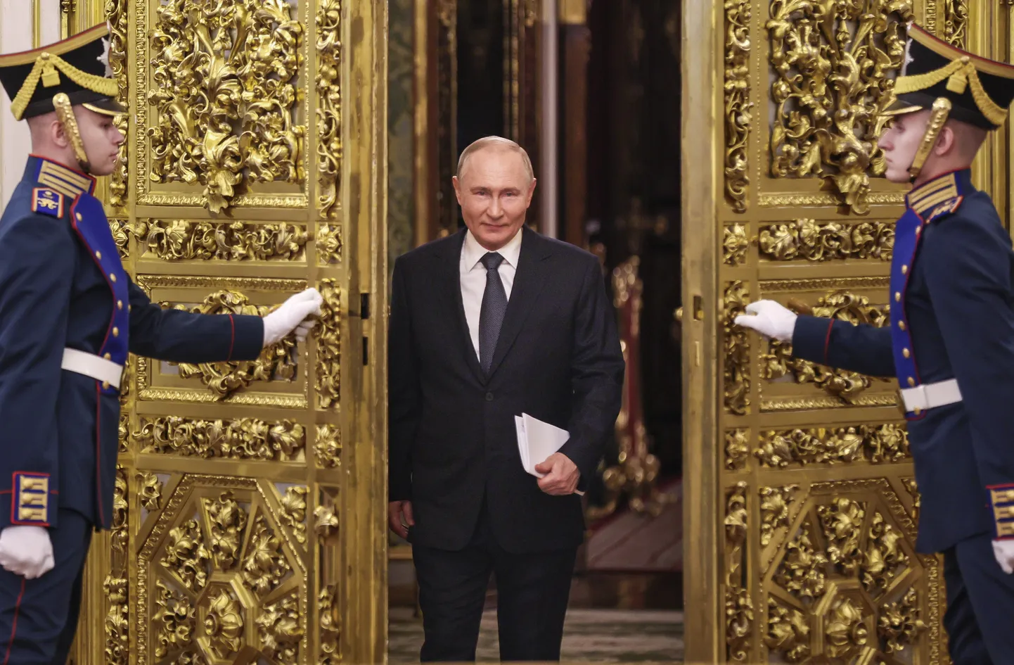 Venemaa president Vladimir Putin 8. oktoobril 2024 Moskvas Kremlis suundumas kohtumisele sõltumatute riikide ühenduse (CIS) riigijuhtidega.