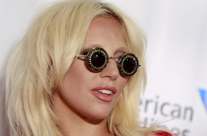 Леди Гага и Майли Сайрус устроили секс-шоу - Экспресс газета