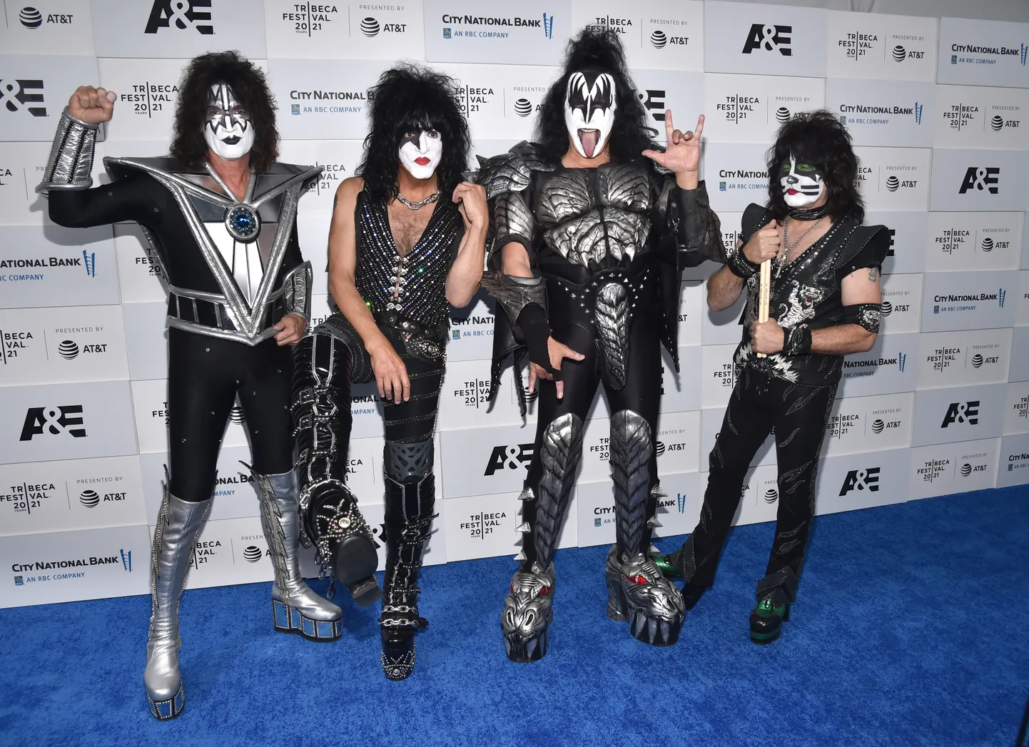 Tommy Thayer, Paul Stanley, Gene Simmons, ja Eric Singer ansamblist  KISS .