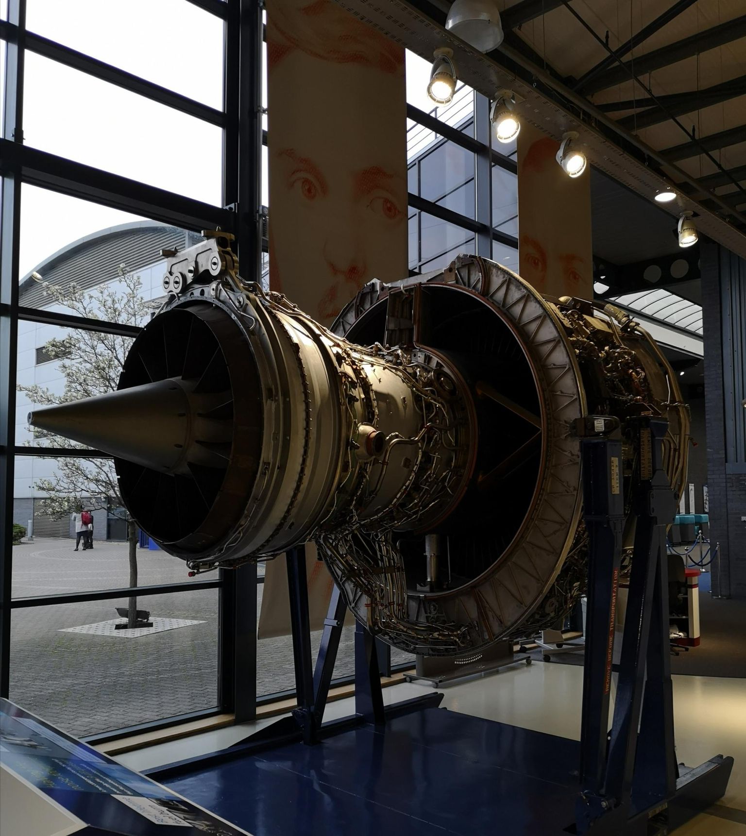 Inglismaal Derbys Rolls-Royce’i tehases valmistatud lennukimootor on konstrueeritud Boeing 787-le. Selles on 20 000 komponenti.