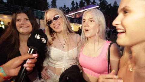 VIDEOREPORTAAŽ ⟩ Merilin Mälgu suurim fänn ja vildikaid oodanud valge T-särk ehk Mis toimus Eesti hiphopi festivali avapäeval