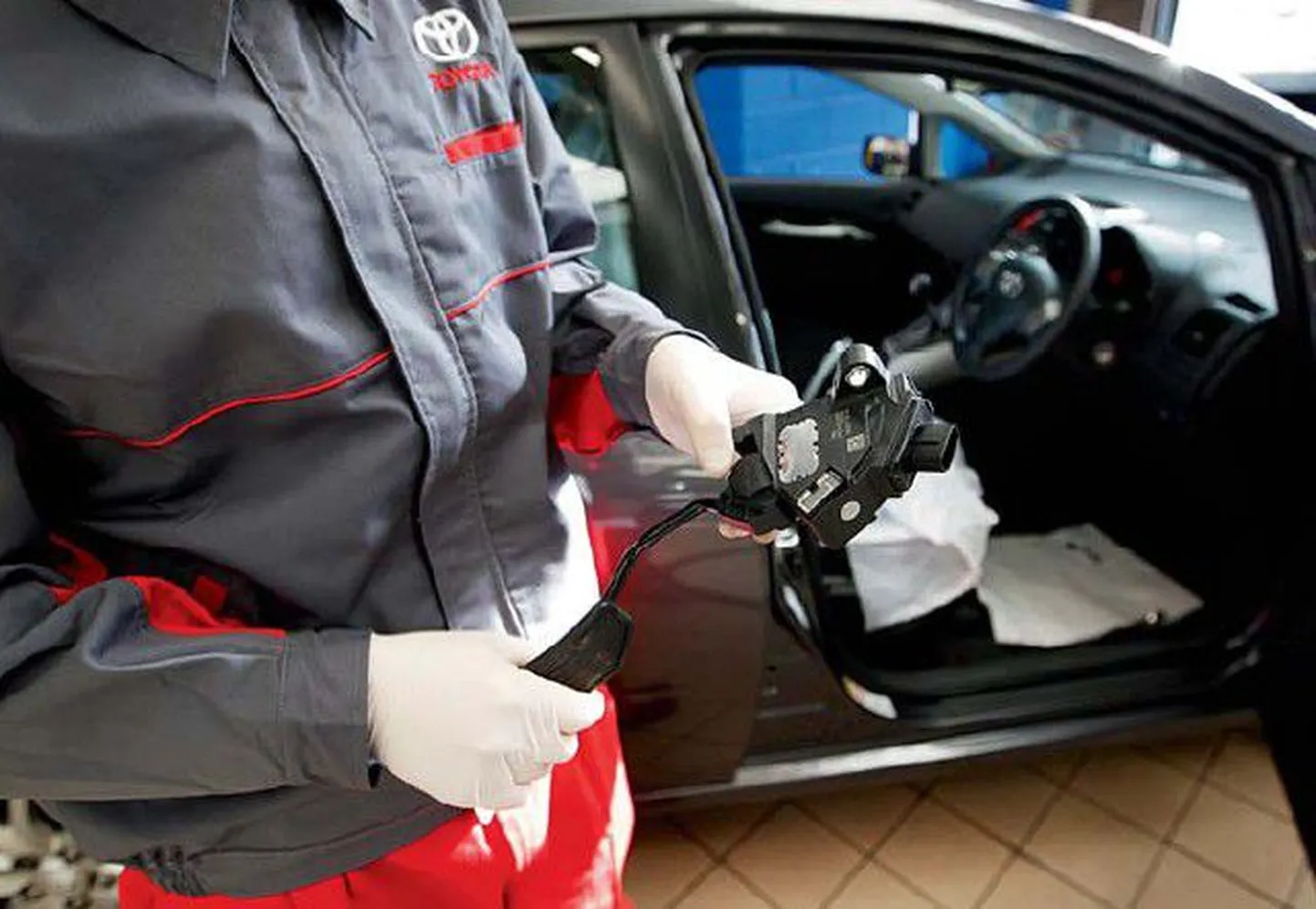 Toyota gaasipedaal, mis kipub sõidu ajal kinni kiiluma.