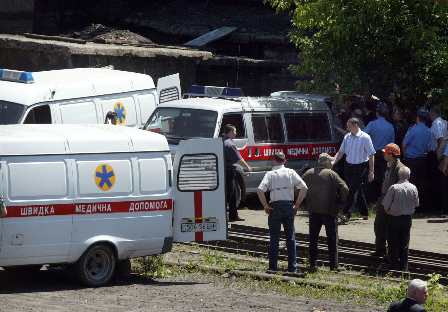 Ukraina kiirabiautod söekaevanduse juures.