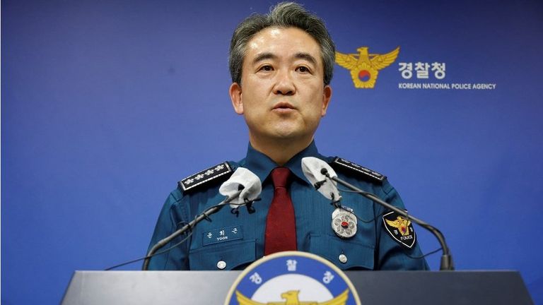Комиссар Национального полицейского агентства Юн Хи Гын на пресс-конференции в Сеуле, Южная Корея, 1 ноября 2022 года.
