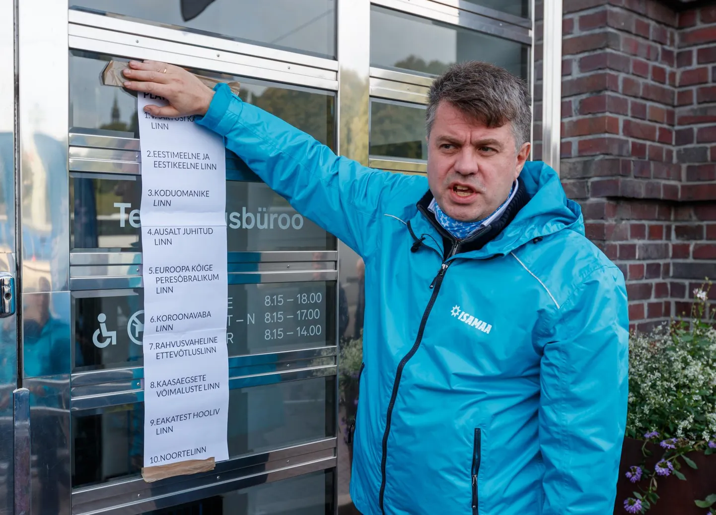 Urmas Reinsalu tänavu sügisel enne kohalikke valimisi tutvustamas Isamaa programmilisi seisukohti.