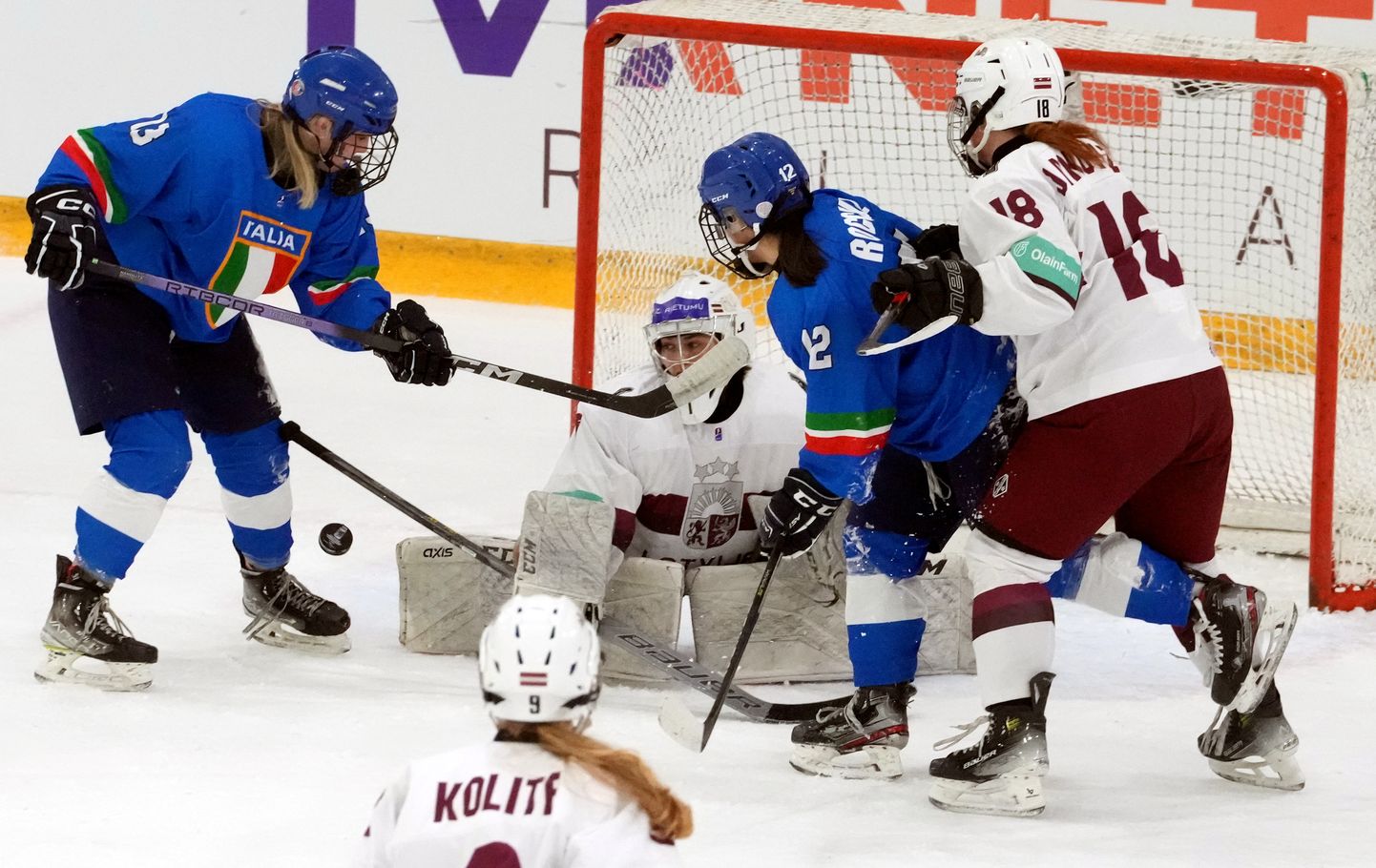 Sieviešu pasaules čempionāts hokejā "Volvo" ledus hallē, kurā tiekas Latvijas un Itālijas valstsvienības.
