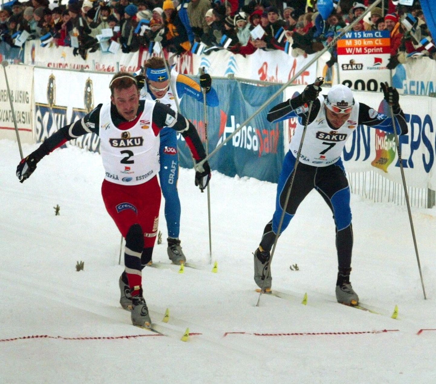 Anders Aukland (vasakul) ja Andrus Veerpalu 2003. aasta Otepää MK-etapil. 30 km klassikadistantsi võitis rootslane Jörgen Brink, Aukland tuli teiseks ja Veerpalu leppis kolmanda kohaga.