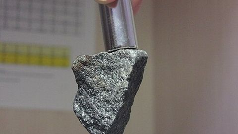 MAGNETIREVOLUTSIOON ⟩ Loodi ülitugev magnet, milles pole kübetki haruldasi metalle