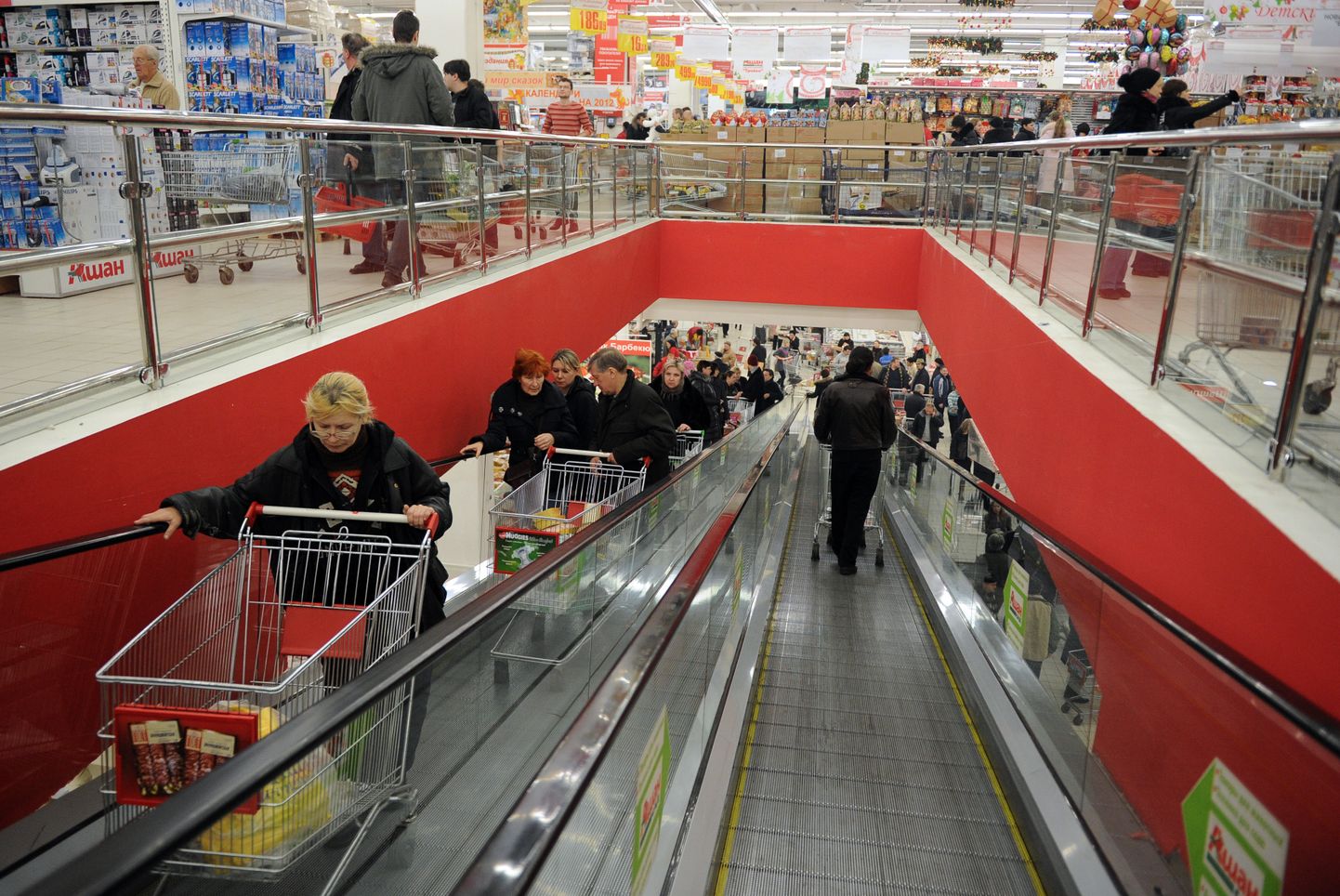 Auchani hüpermarket Moskvas.