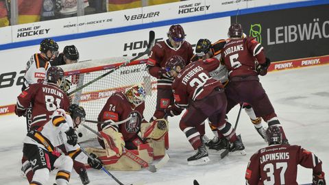 Latvijas hokeja izlase Vācijas kausa izcīņu sāk ar zaudējumu