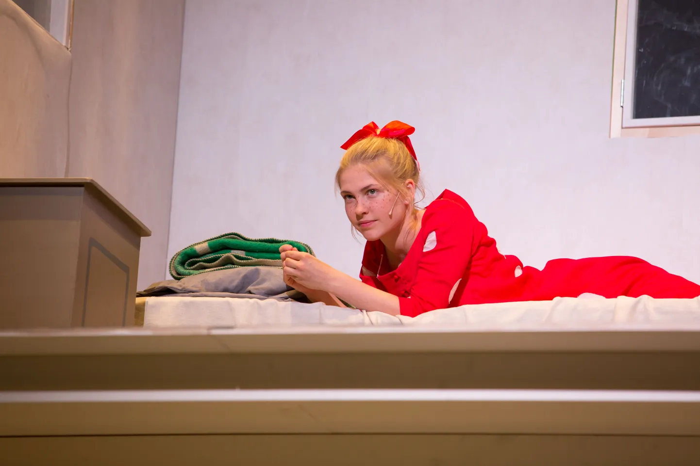 Pollyanna (Tiina Adamson) oma toas.