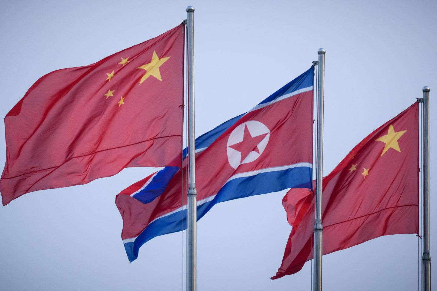 Põhja-Korea ja Hiina lipud.