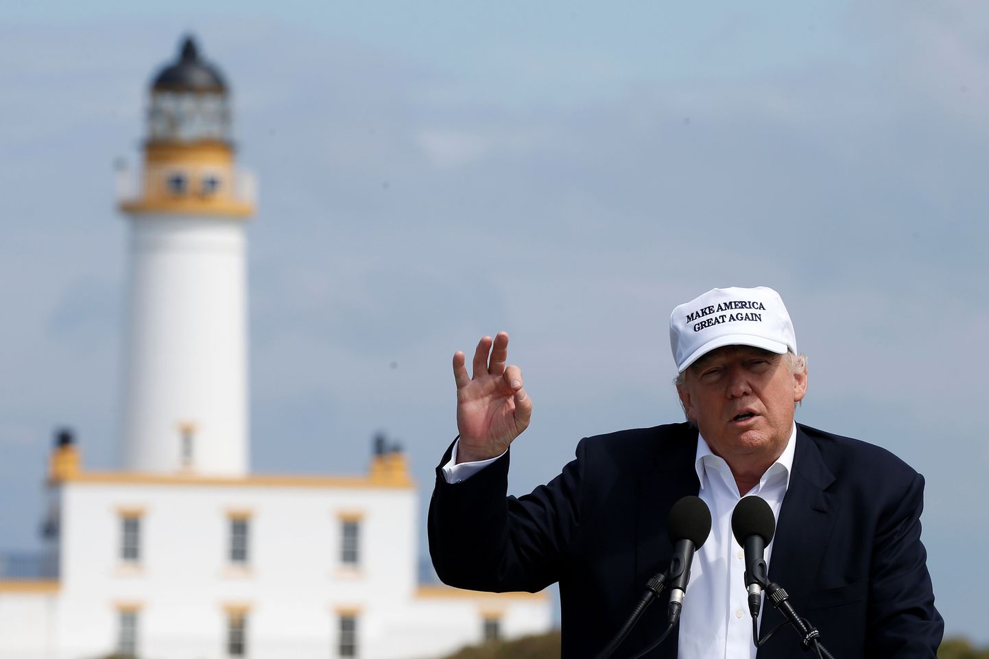 Kohalikud süüdistavad Donald Trumpi, et ta rikkus oma Turnberry golfiväljakuga maastiku.