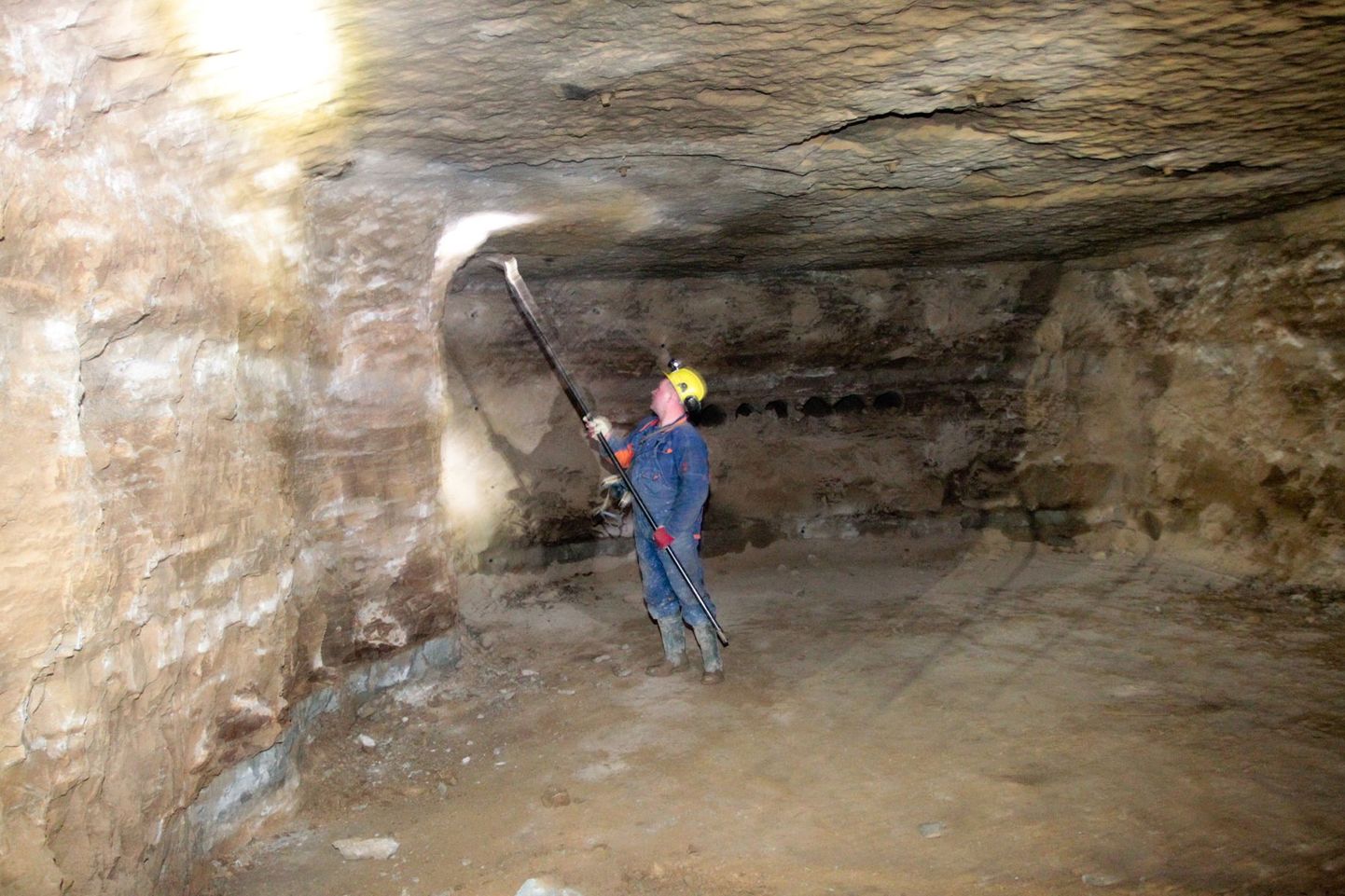 Maa-aluse kaevanduse töötingimused on rasked.
