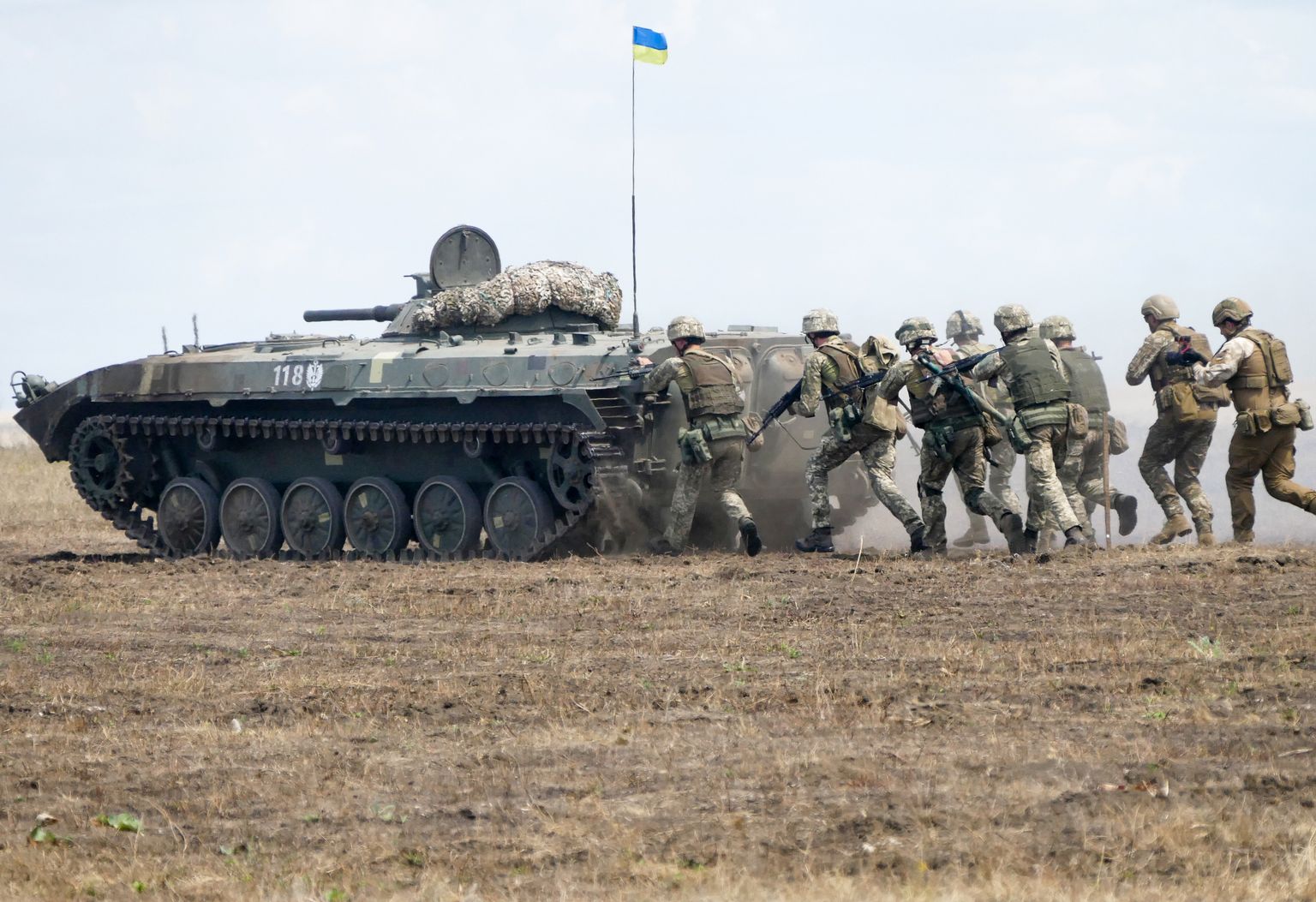 Ukraina relvajõudude BMP-1 jalaväe lahingumasin ja sõdurid õppusel Sea Breeze.