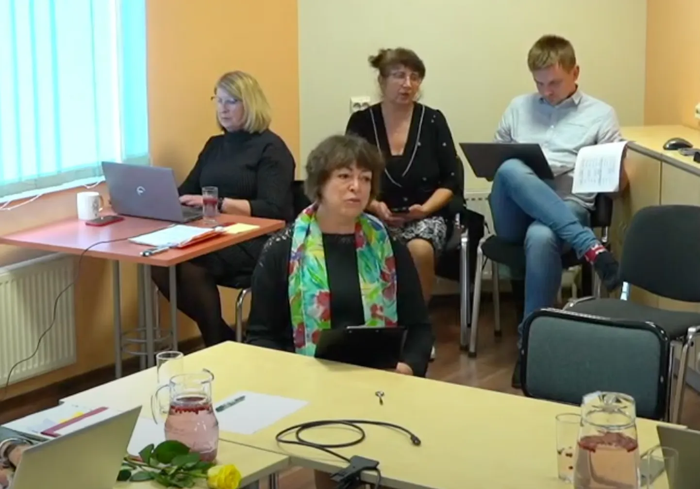 Hooldekodu juhataja Merike Andruško ütles Sakalale, et märgukirjas on mitmeid moonutatud fakte.