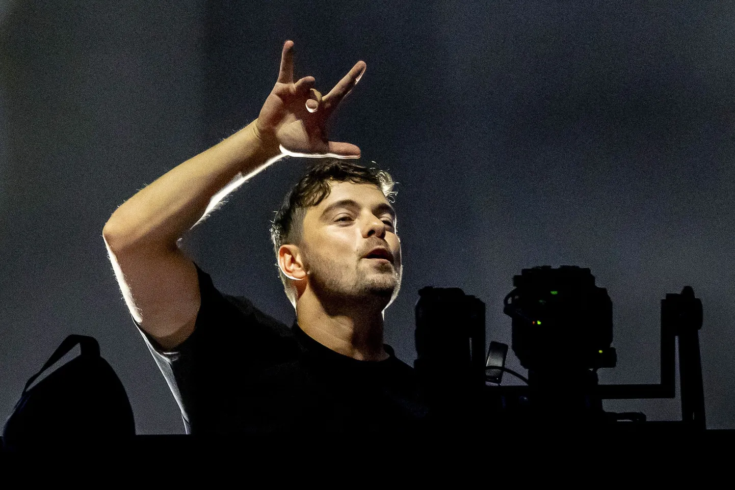 Maailma parim DJ Martin Garrix esineb tuleval aastal Eesti esimese soolokontserdiga Tartu külje all Raadil.