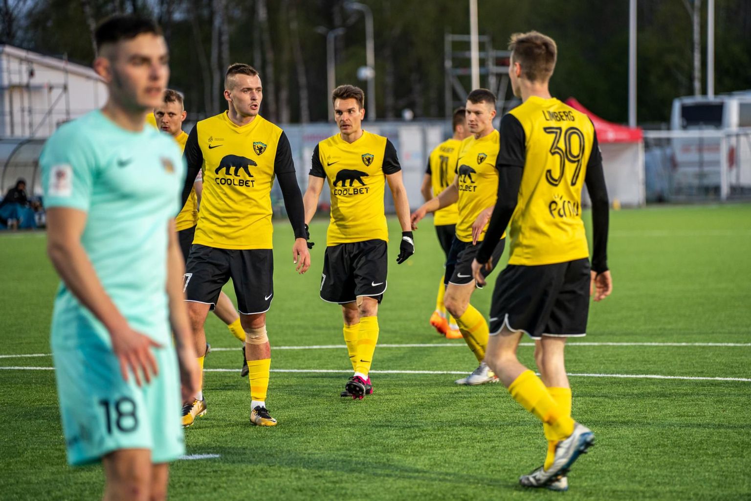 Jalgpalli premium-liigas kohtuvad Pärnu JK Vaprus ja Harju JK Laagri.
