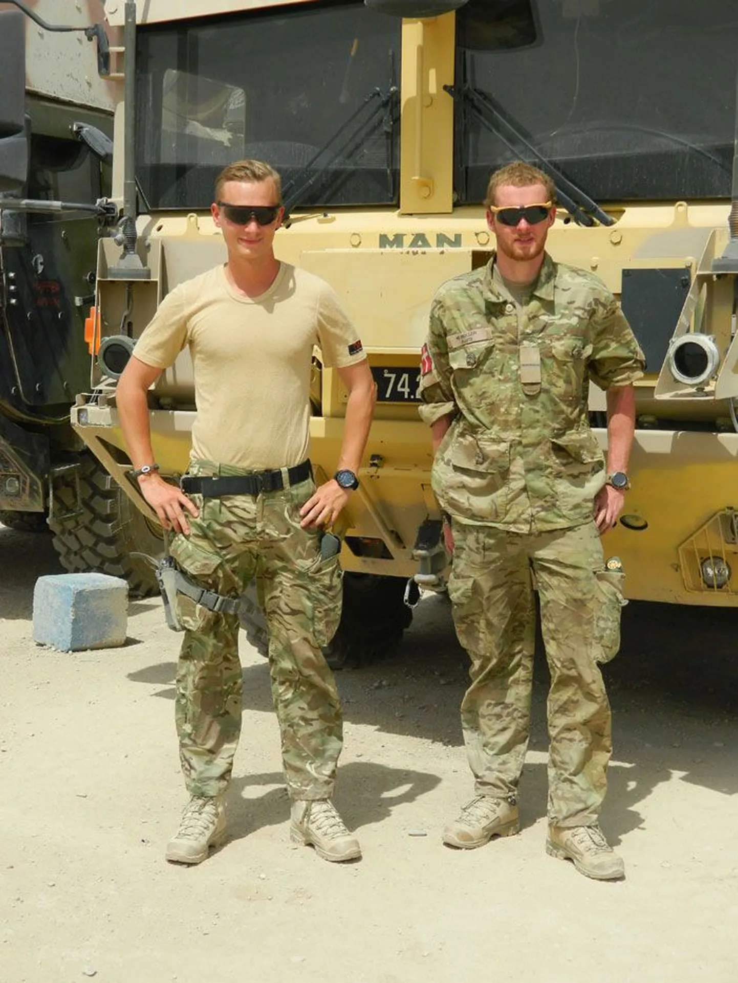 Специалисты в области логистики рядовой Мадс Меллер (справа) и сержант Николей Андерсен на датской базе Camp Viking.