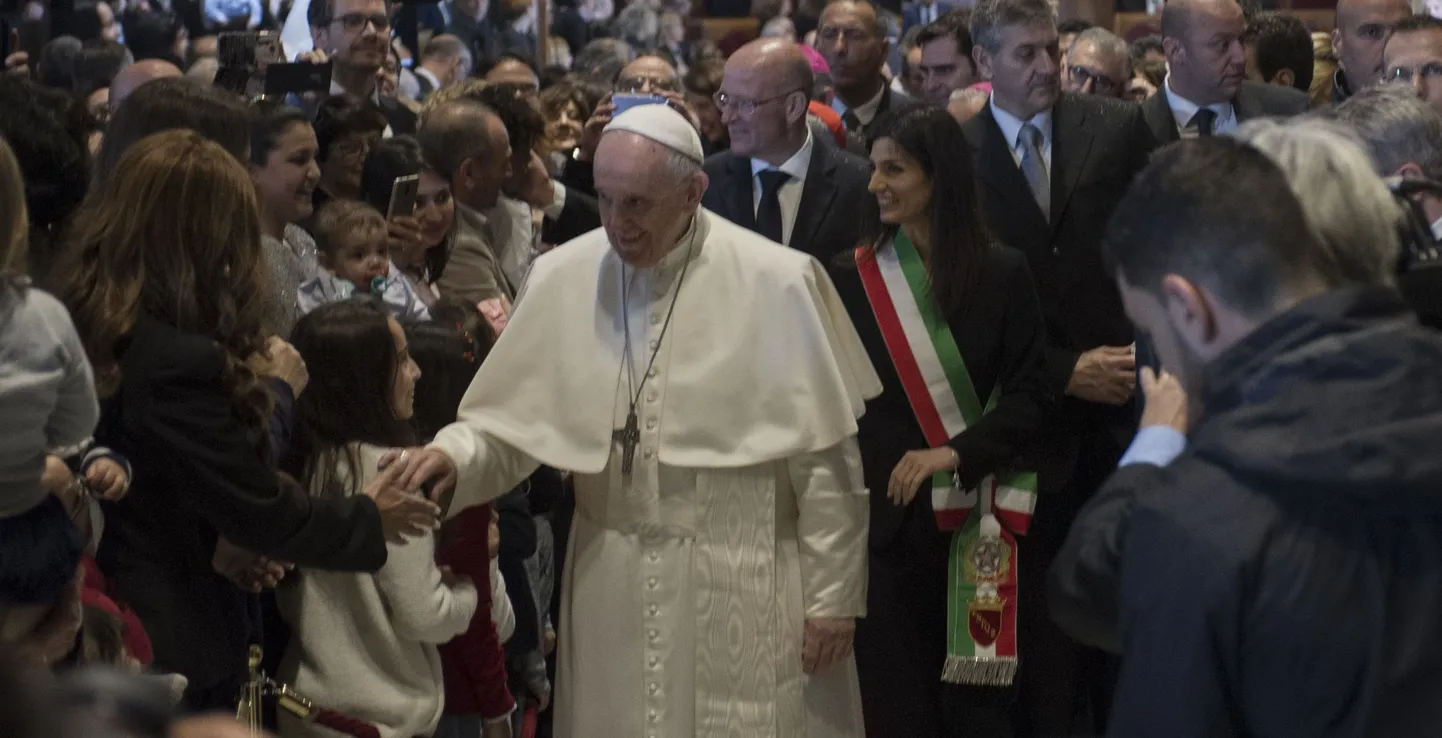 Paavst Franciscus käis Kesk-Itaalia idarannikul visiidil.