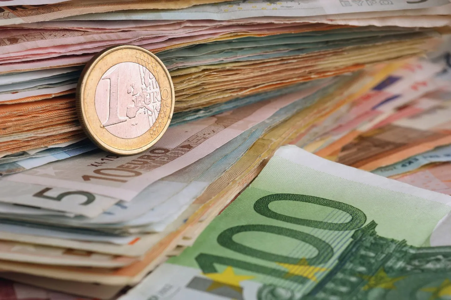 Krüptovarasse investeerida soovinud mees langes kelmide lõksu ja jäi ilma tuhandetest eurodest.