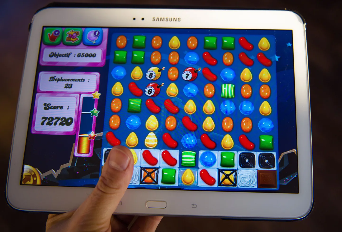 Игра Candy Crush.
