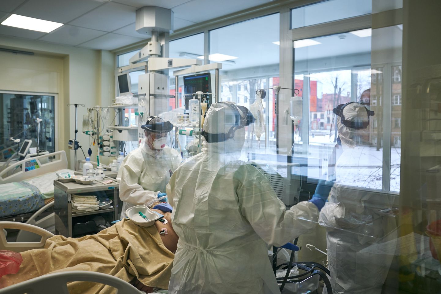 Paula Stradiņa klīniskās universitātes mediķi ārstē koronavīrusa pacientus