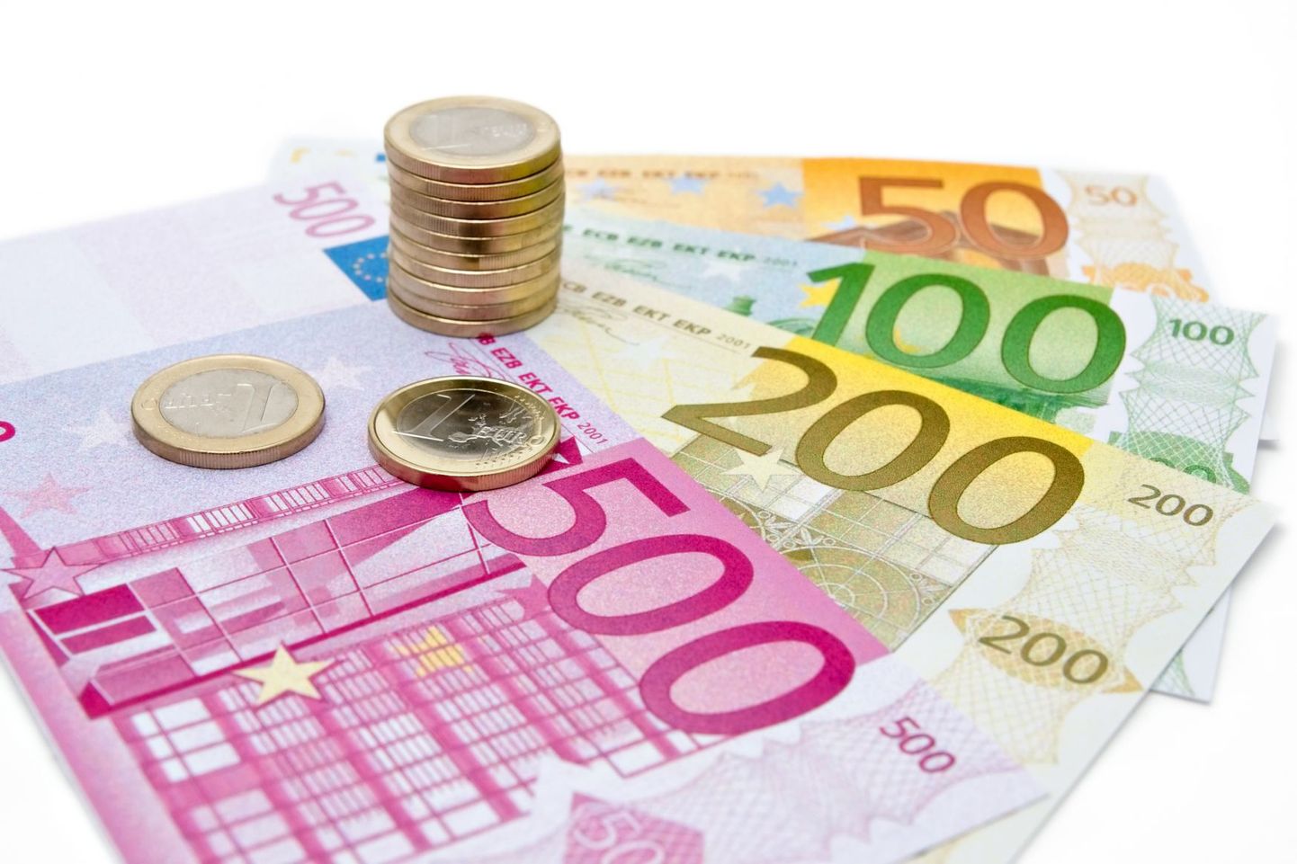 Mediaanpalk kasvas neljandas kvartalis aastavõrdluses 6,7 protsenti 1058 euroni.