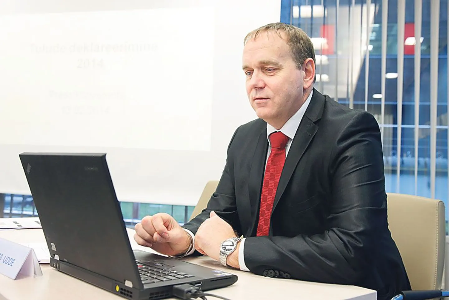 Maksu- ja tolliameti juhtivspetsialisti Hannes Udde sõnade kohaselt on amet e-teenuse kättesaadavust nutiseadmetes jõudsalt edasi arendanud.