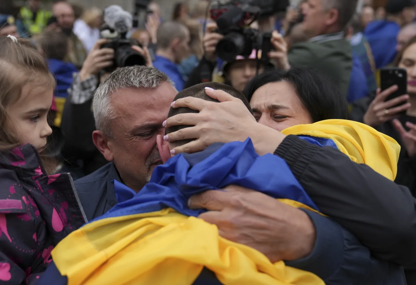 6. mail Venemaalt vangide vahetuse käigus vabastatud Ukraina sõdurid. Kokku vabastas Putin 3 ohvitseri ja 202 sõdurit.