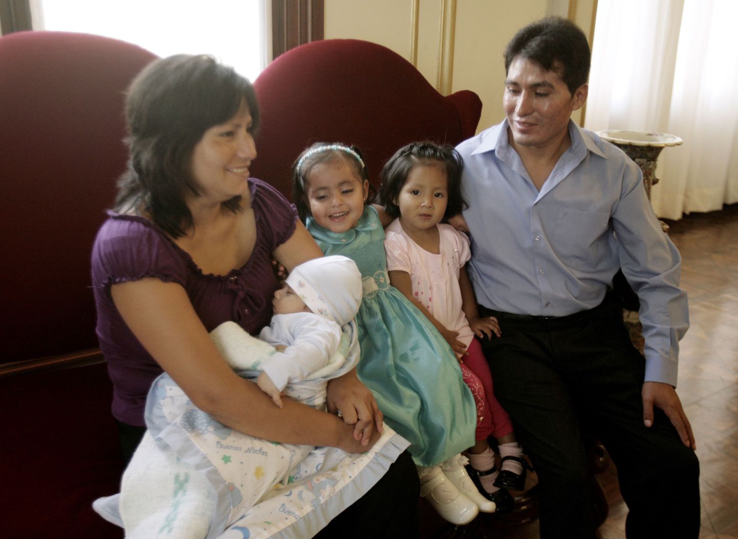 Milagros Cerron koos ema Sara, vend Ericku, õde Maricielo ja isa Ricardoga