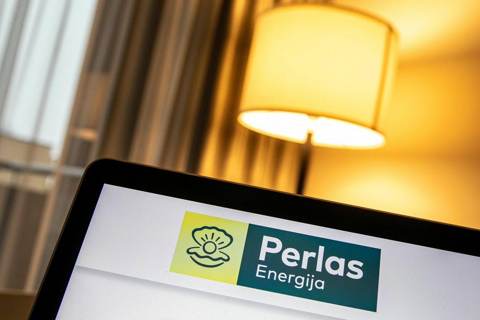 Leedu elektrivahendaja Perlas Energija veebileht. Sel kuul teatas firma esmalt, et tühistab kõigi klientide fikseeritud hinnaga paketid ning seejärel otsustas üldse tegevuse lõpetada.