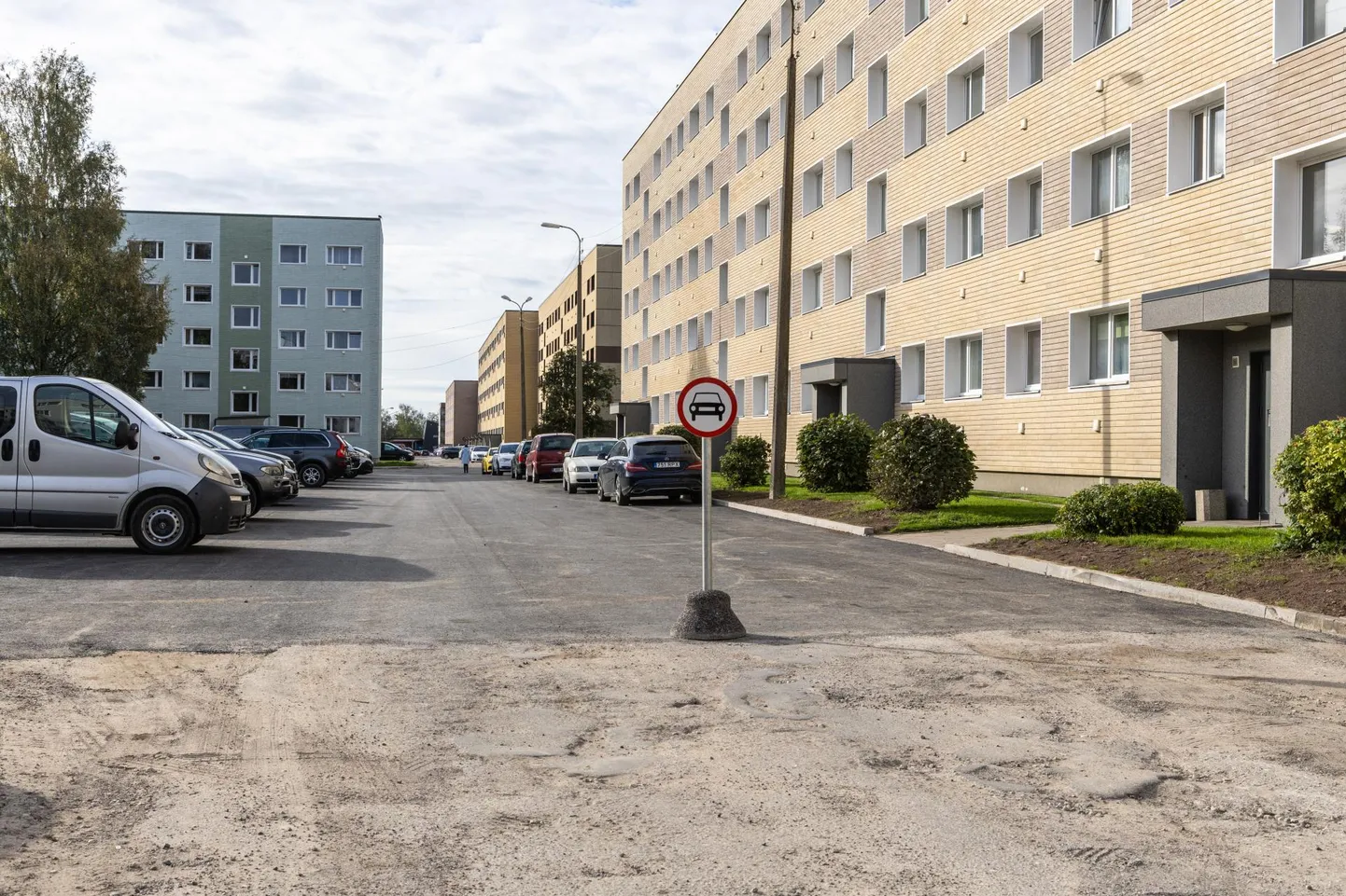 Männimäe tee 31 korteriühistu lasi oma maja ees tee korda teha ning sulges pärast selle remonti mootorsõidukitele läbisõidu.