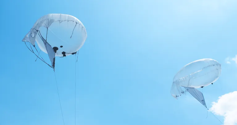 Taolised õhupallid saavad sõdurid taevasse ligi seitsme minutiga, pardal moodne luure- ja tõrjetehnika.