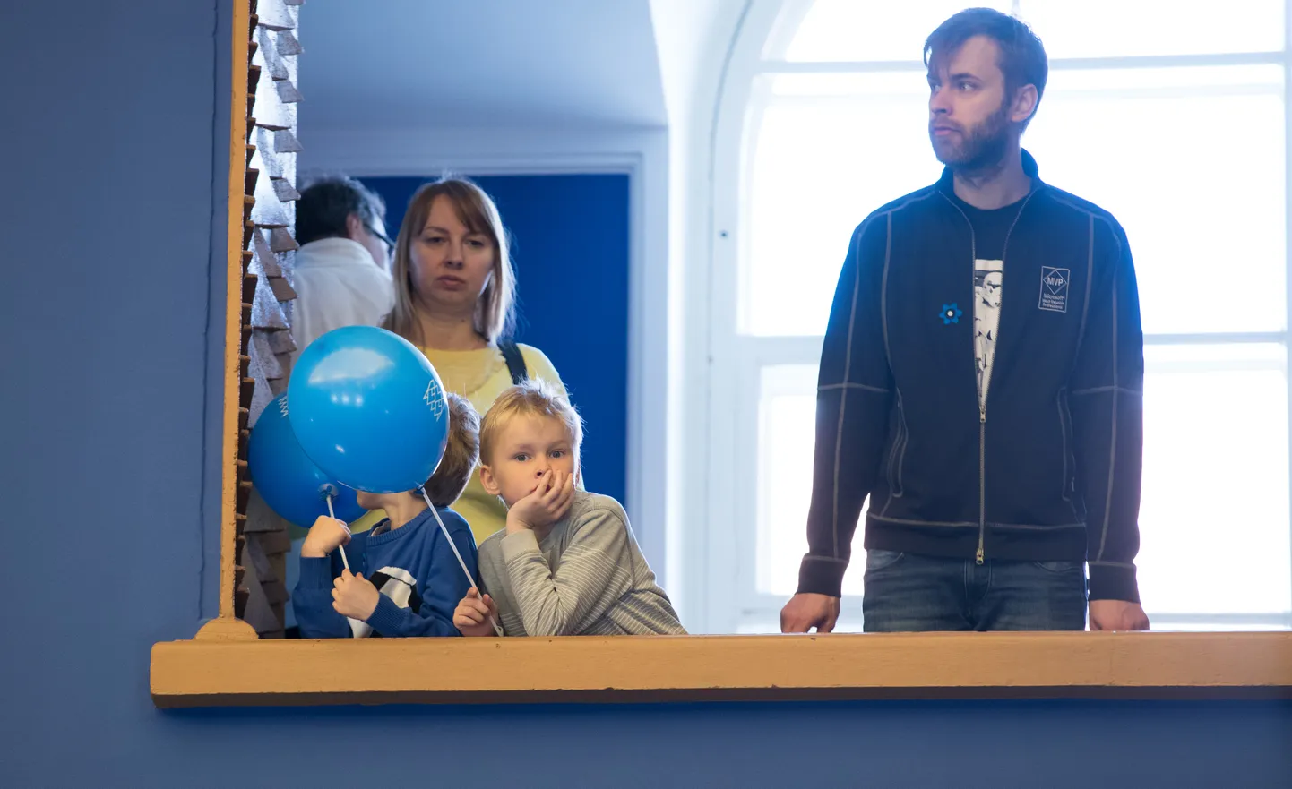Riigikogu tähistab 99. sünnipäeva traditsioonilise lahtiste uste päevaga.