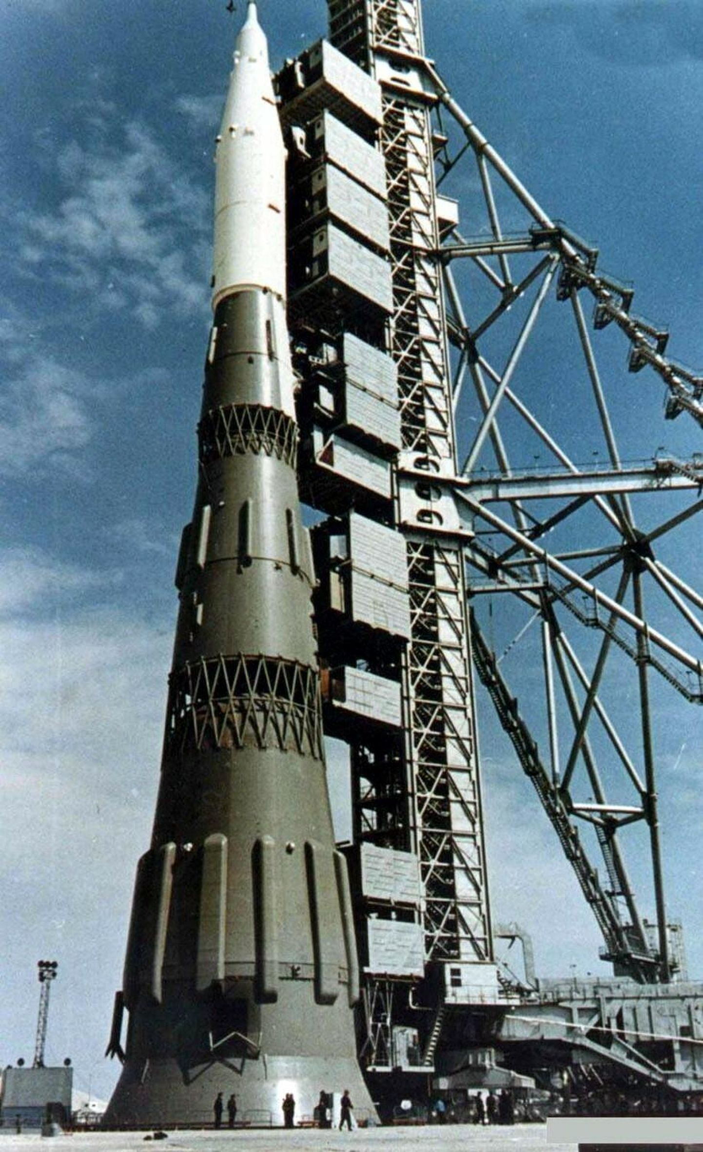 N1 kuurakett 1967. aastal Baikonuri kosmodroomil. Ühtekokku oli sellel 30 NK33 mootorit.