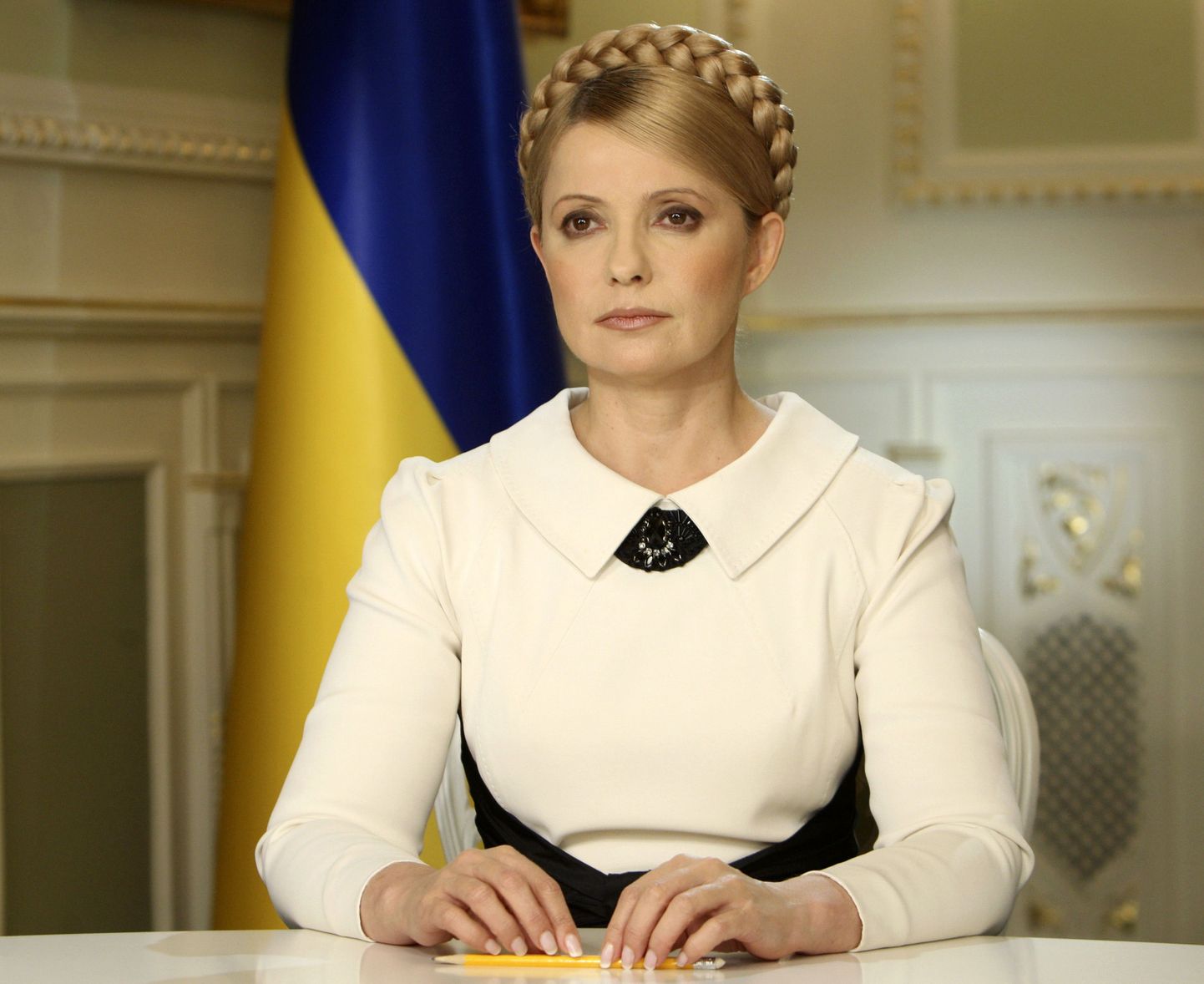 Ukraina peaminister ja presidendiks kandideerinud Julija Tõmošenko pöördus televisiooni vahendusel rahva poole ja lubas valimiste tulemused kohtus vaidlustada.
