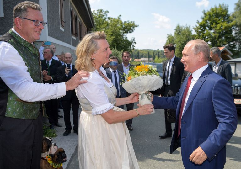 Venemaa president Vladimir Putin osales Austria välisministri Karin Kneissli ja ärimees Wolfgang Meilingeri pulmas