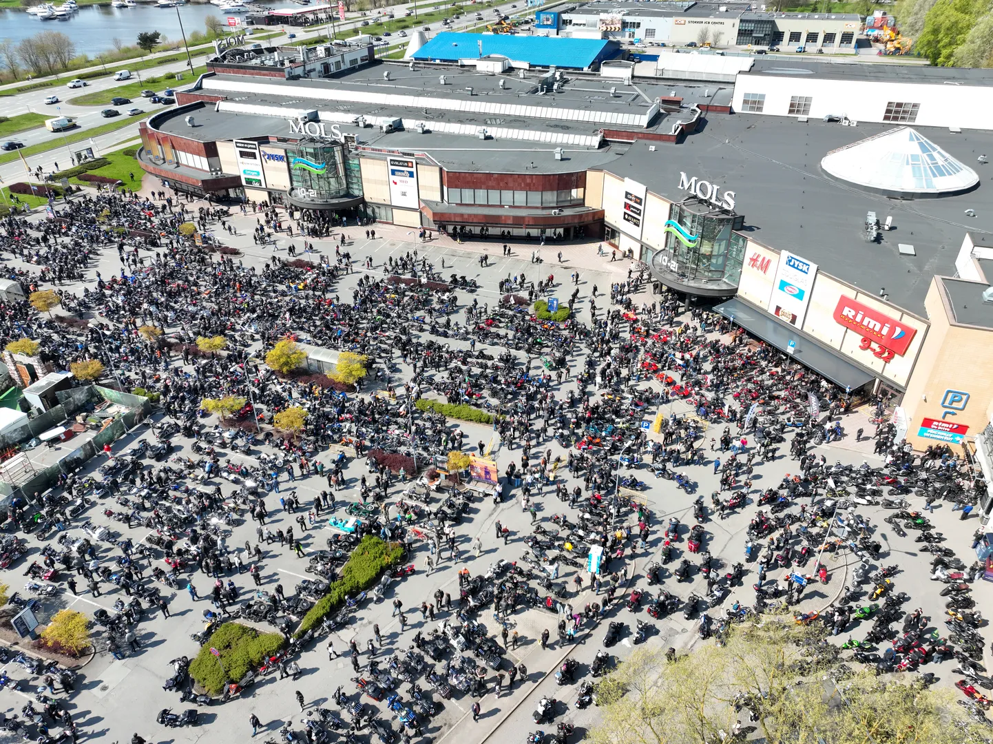 Motosezonas atklāšanas pasākums pie tirdzniecības centra "Mols".