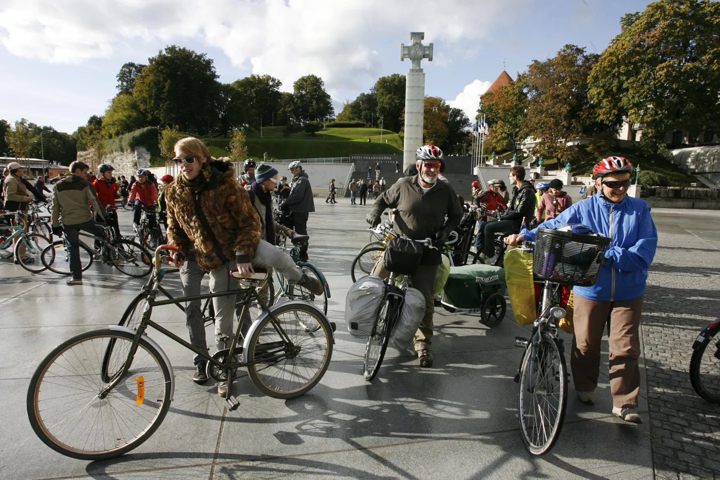 Jalgratturid Vabaduse väljakul.