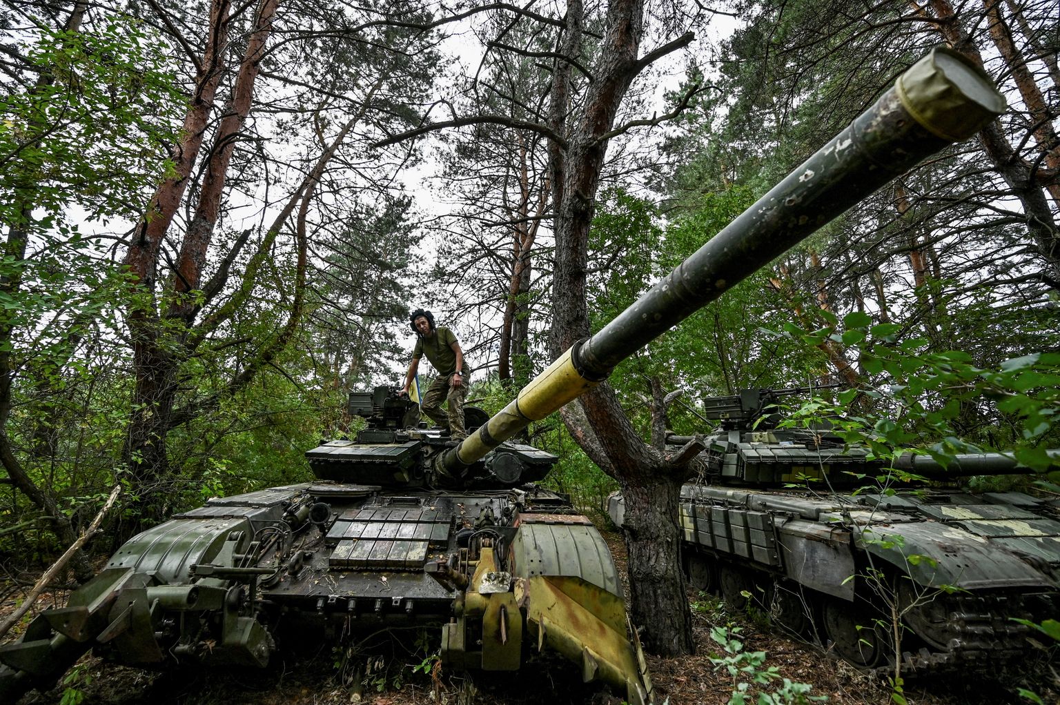 Ukraina tankid rinde läheduses Donetskis.