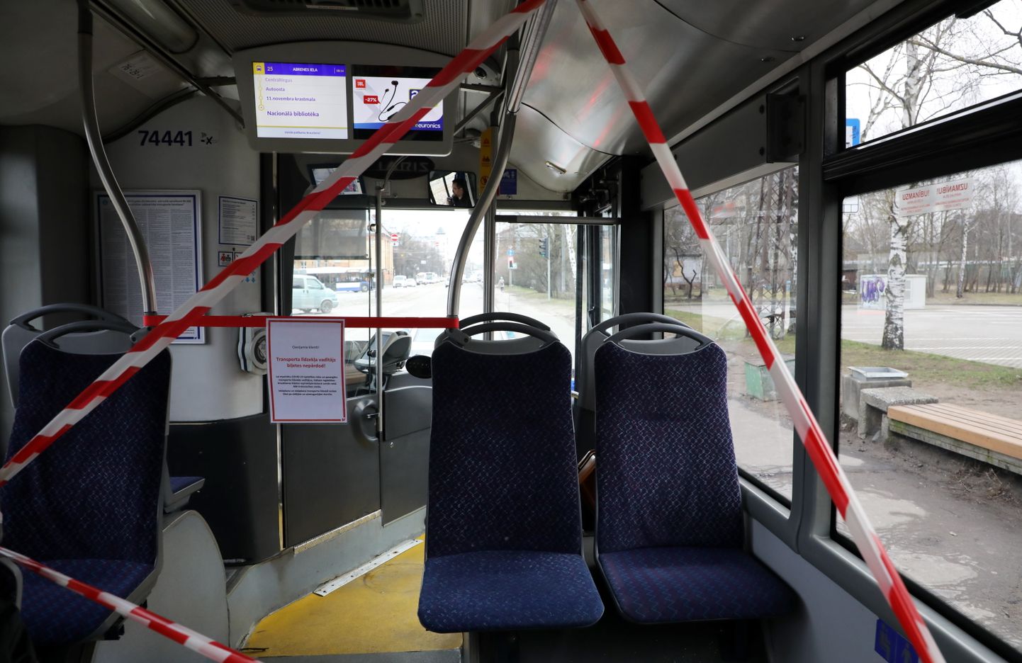 Vadītāju izolējoši norobežojumi  SIA "Rīgas satiksme" autobusā.