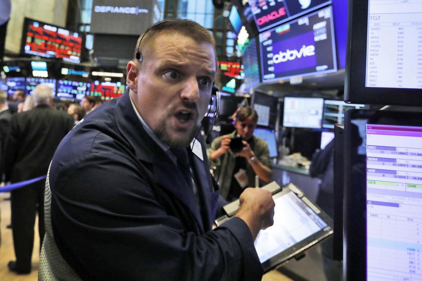 Maakler Michael Milano tundis eile New Yorgi börsil, mida tähendab ootamatult järk langus.