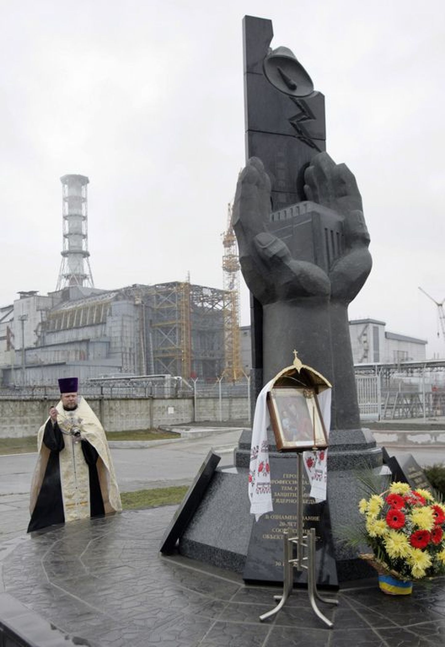 Tšernobõli katastroofi ohvrite mälestusmärk, mis avati 2006. aastal ehk 20. aastat pärast tuumaõnnetust.    .